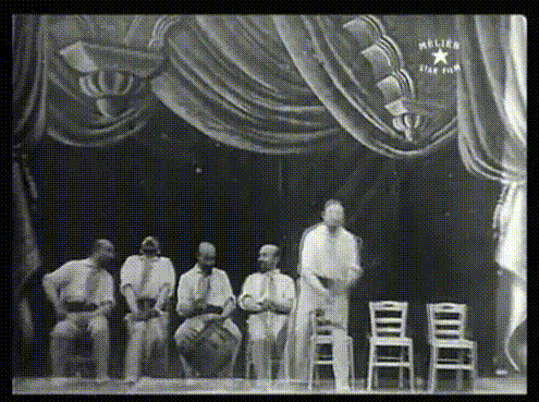 Gif con Georges Méliès duplicándose a sí mismo (como espectáculo de magia).